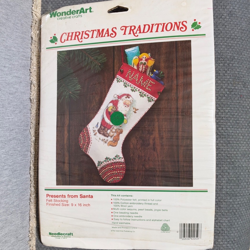 VTG WonderArt Christmas Tradition Presents from Santa Felt Stocking Complete Kit
